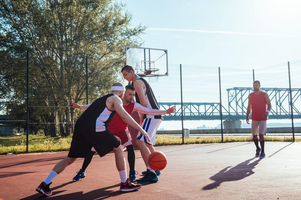 Comment améliorer ses compétences en dribble à une main en basket